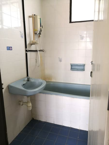Kondominium untuk Disewa di University Heights - Edwin Ewe - Bathroom - PropertyGuru.com.my