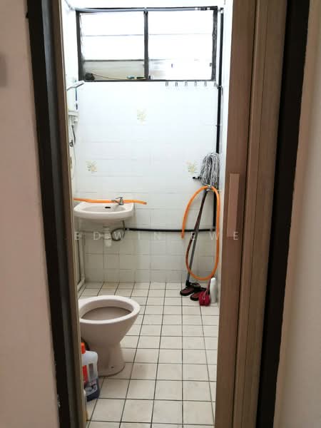 Kondominium untuk Disewa di University Heights - Edwin Ewe - Bathroom - PropertyGuru.com.my