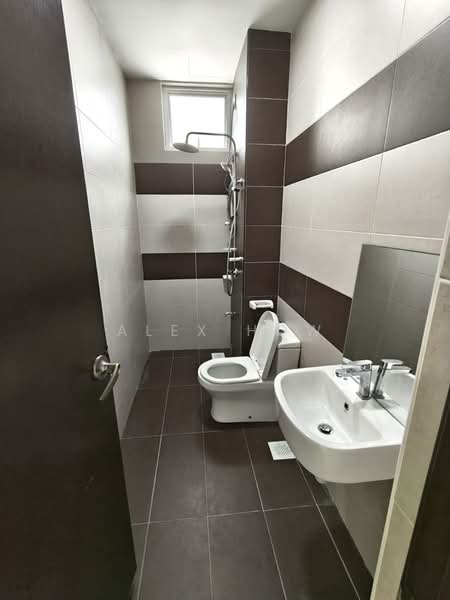 Kondominium untuk Disewa di M Condominium @ Larkin - Alex How - Bathroom - PropertyGuru.com.my