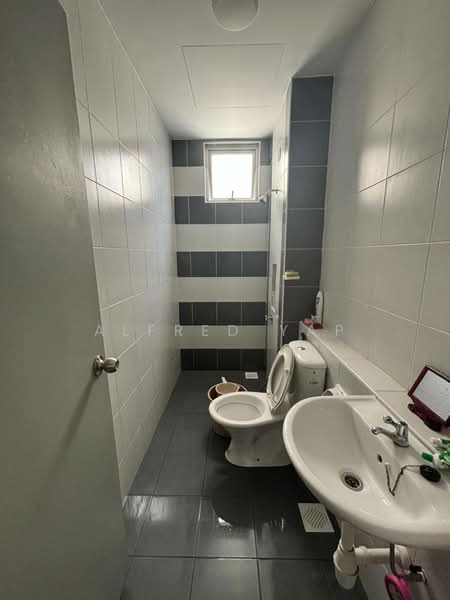 Pangsapuri untuk Disewa di Camellia Residence - Alfred Yap - Bathroom - PropertyGuru.com.my