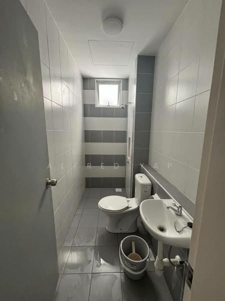 Pangsapuri untuk Disewa di Camellia Residence - Alfred Yap - Bathroom - PropertyGuru.com.my