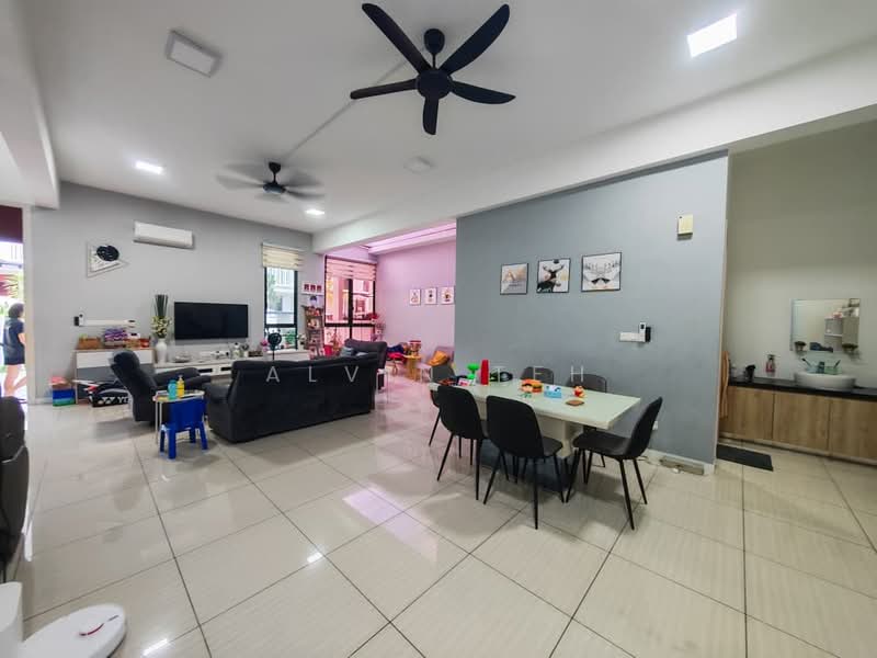 3-storey Terraced House for Rent in Puchong (Selangor) - Alvin Teh - Living Room - PropertyGuru.com.my