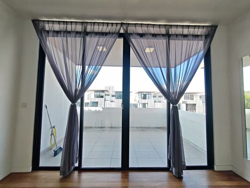 3-storey Terraced House for Rent in Puchong (Selangor) - Alvin Teh - Balcony - PropertyGuru.com.my