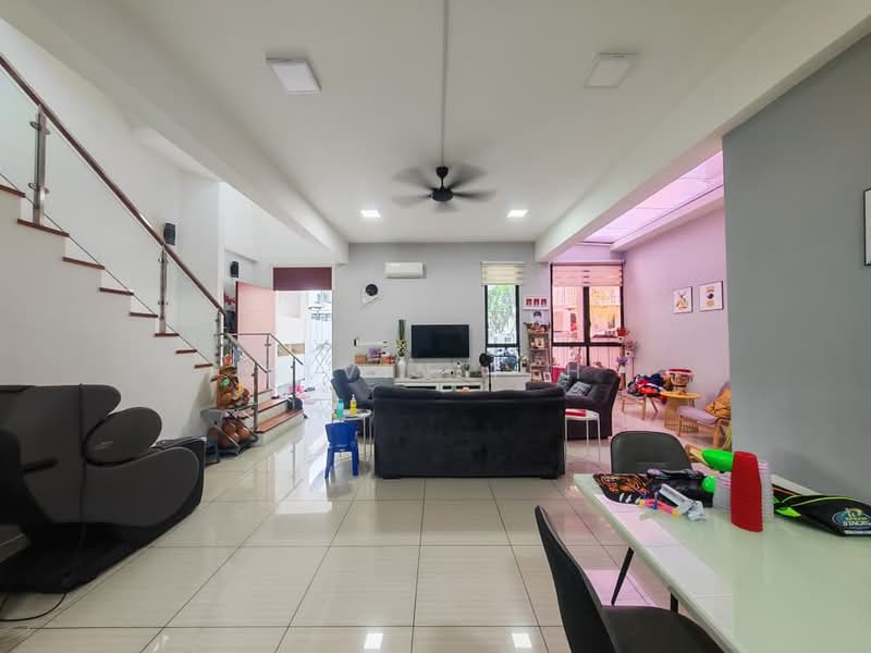 3-storey Terraced House for Rent in Puchong (Selangor) - Alvin Teh - Living Room - PropertyGuru.com.my