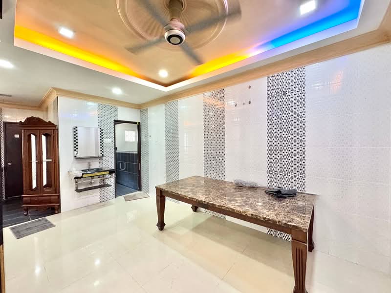 Rumah Teres 3-Tingkat untuk Dijual di Sentosa Villa (Kajang) - Muizz Razak - PropertyGuru.com.my