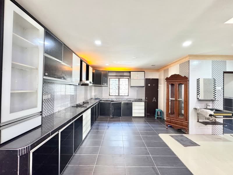 Rumah Teres 3-Tingkat untuk Dijual di Sentosa Villa (Kajang) - Muizz Razak - PropertyGuru.com.my