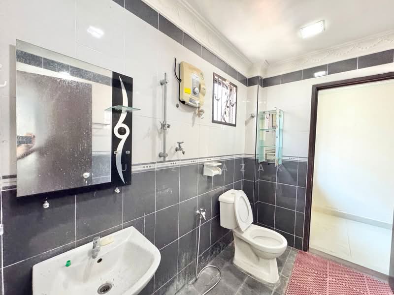 Rumah Teres 3-Tingkat untuk Dijual di Sentosa Villa (Kajang) - Muizz Razak - PropertyGuru.com.my