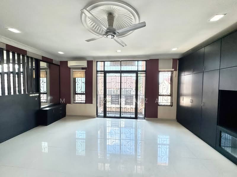 Rumah Teres 3-Tingkat untuk Dijual di Sentosa Villa (Kajang) - Muizz Razak - PropertyGuru.com.my
