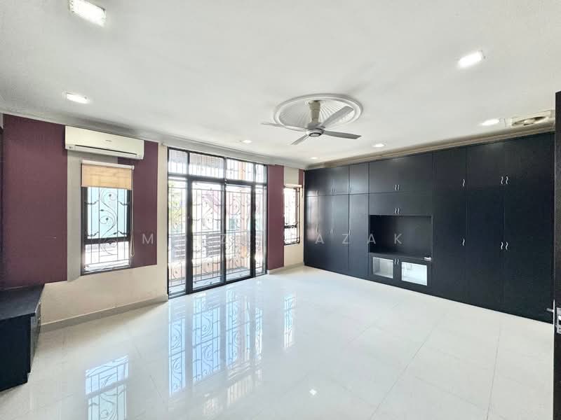 Rumah Teres 3-Tingkat untuk Dijual di Sentosa Villa (Kajang) - Muizz Razak - PropertyGuru.com.my