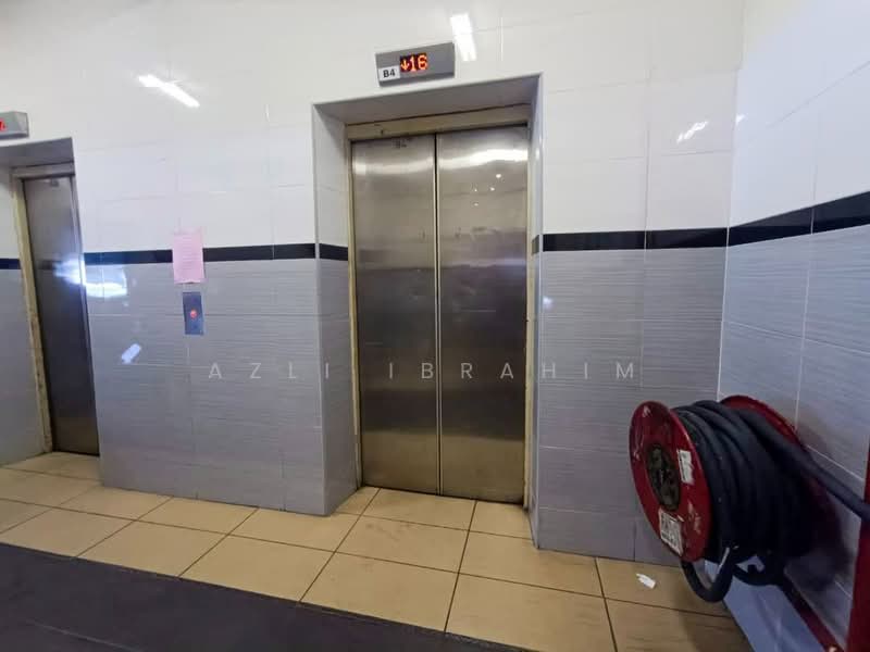 Pangsapuri untuk Dijual di Grandeur Tower - Azli Ibrahim - Corridor - PropertyGuru.com.my
