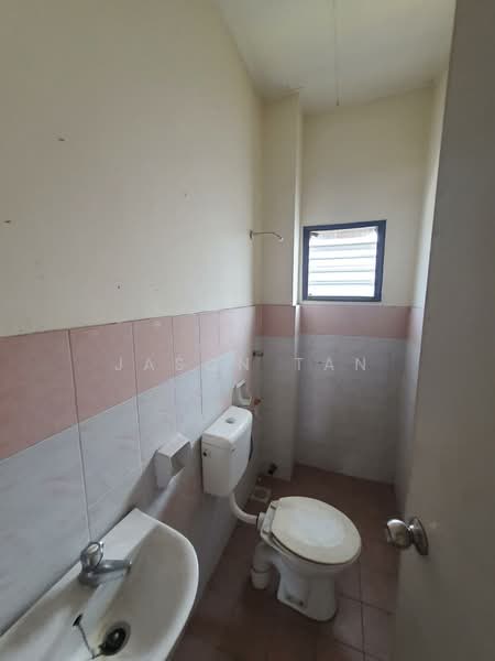 Rumah Teres 2 Tingkat untuk Dijual di Taman Puncak Jalil (Seri Kembangan) - Jason Tan - Bathroom - PropertyGuru.com.my