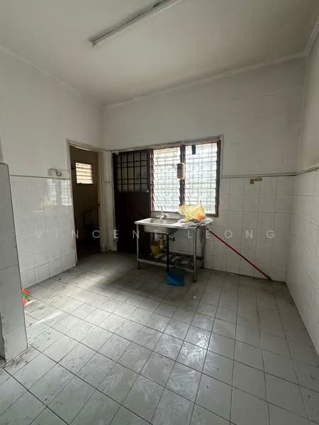 2-storey Terraced House for Sale in Bandar Bukit Tinggi (Klang) - Vincent Leong - Kitchen - PropertyGuru.com.my
