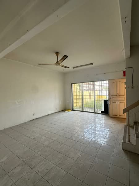2-storey Terraced House for Sale in Bandar Bukit Tinggi (Klang) - Vincent Leong - Living Room - PropertyGuru.com.my