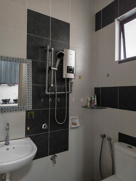2-storey Terraced House for Sale in Bandar Dato Onn (Tebrau) - Jas Tay - Bathroom - PropertyGuru.com.my