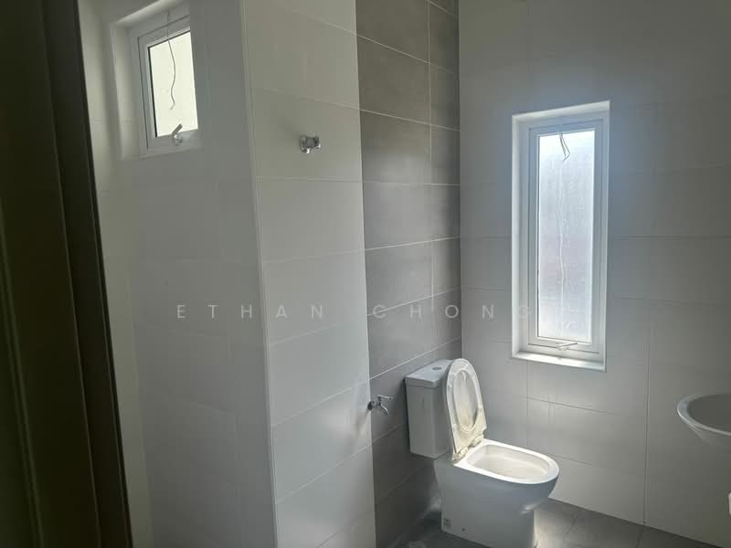 Bungalow House for Sale in Taman Saujana (Klang) - Ethan Chong - Bathroom - PropertyGuru.com.my