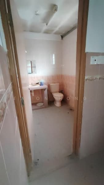 Rumah Teres 1 Tingkat untuk Disewa di Taman Sri Segambut (Segambut) - Eason Hong - Bathroom - PropertyGuru.com.my