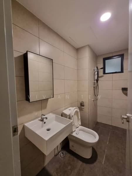 Kediaman Servis untuk Disewa di M Luna - Vivian Tew - Bathroom - PropertyGuru.com.my