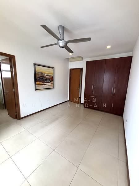 Kondominium untuk Disewa di Hijauan Kiara - Lachman Mulchandani - Third bedroom wardrobe - PropertyGuru.com.my