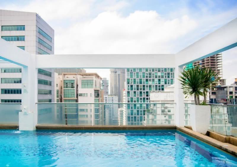 Kediaman Servis untuk Dijual di Parkview Service Apartment - Kweenie Chong - Pool - PropertyGuru.com.my