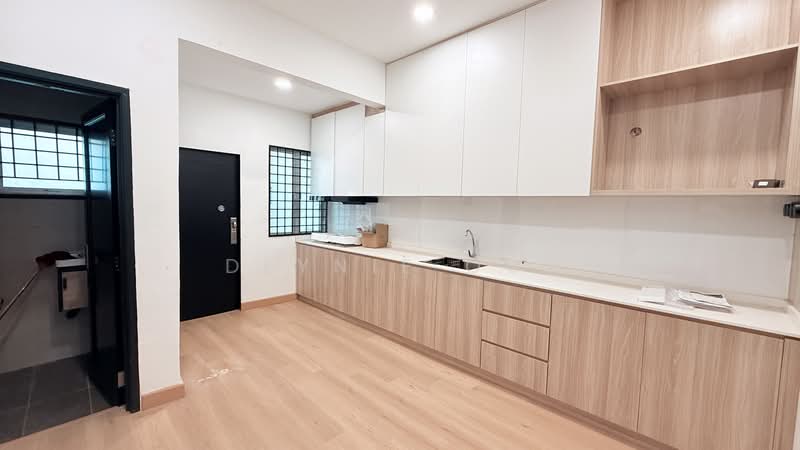 Rumah Teres 2-Tingkat untuk Dijual di Taman Pelangi Semenyih (Semenyih) - Dlynie Ooi - Kitchen - PropertyGuru.com.my