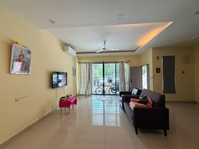 2-storey Terraced House for Sale in Saujana Rawang (Rawang) - David Lee - Living Room - PropertyGuru.com.my