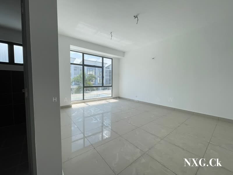 2.5-storey Terraced House for Sale in Bukit Raja (Selangor) - Hao Kai Khaw - Living Room - PropertyGuru.com.my