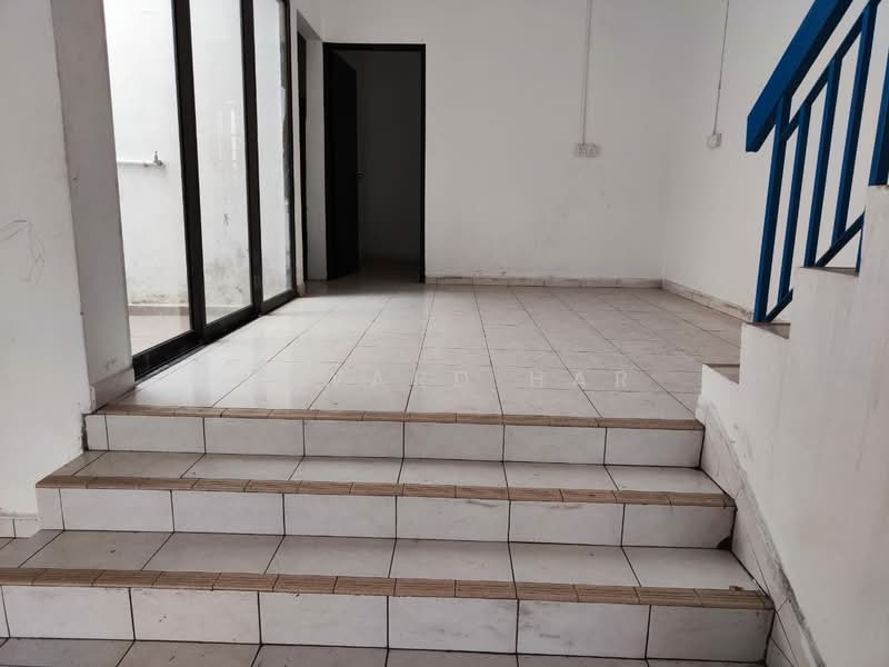 2-storey Terraced House for Sale in Taman Desa Cemerlang (Ulu Tiram) - Howard Har - Entrance - PropertyGuru.com.my