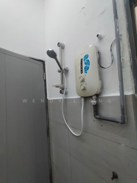 2-storey Terraced House for Rent in Taman Serdang Raya (Seri Kembangan) - Wendy Leong - Bathroom - PropertyGuru.com.my