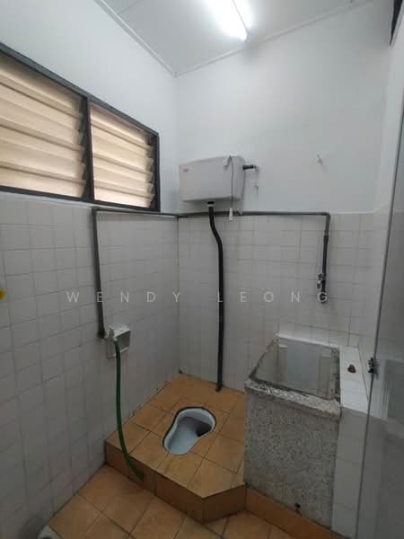 2-storey Terraced House for Rent in Taman Serdang Raya (Seri Kembangan) - Wendy Leong - Bathroom - PropertyGuru.com.my