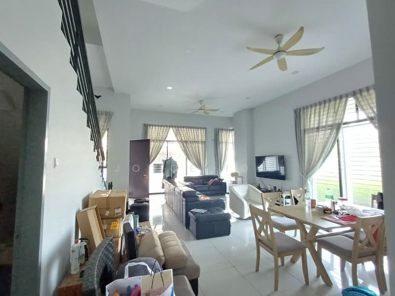 Rumah Teres 3-Tingkat untuk Dijual di Bandar Puteri Puchong (Puchong) - Joyce Hoo - Living Room - PropertyGuru.com.my