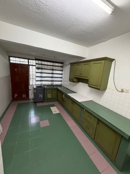 1-storey Terraced House for Rent in Taman Pelangi (Johor Bahru) - Phang Elainne - Kitchen - PropertyGuru.com.my