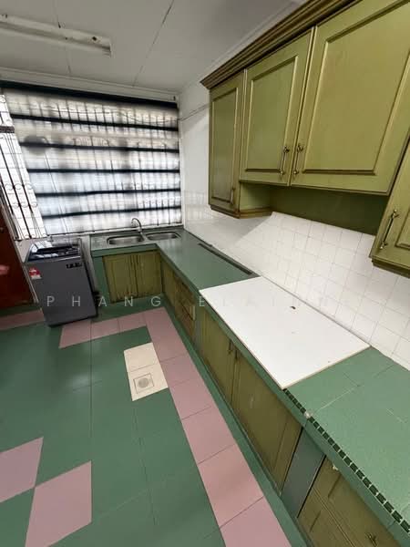 1-storey Terraced House for Rent in Taman Pelangi (Johor Bahru) - Phang Elainne - Kitchen - PropertyGuru.com.my
