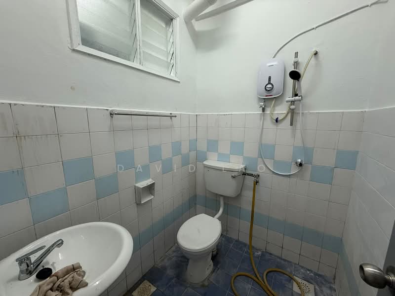 Pangsapuri untuk Disewa di Menara Putra - David Lao - Bathroom - PropertyGuru.com.my