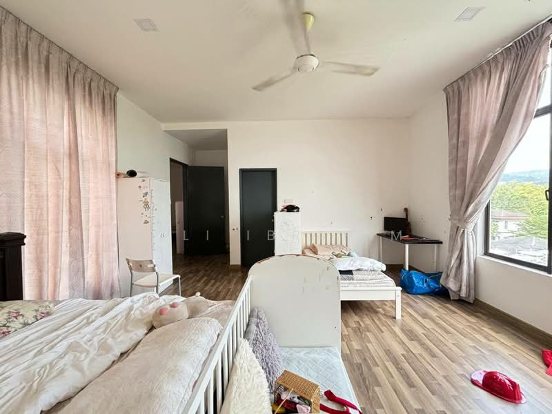 Semi-Detached House for Sale in Ampang Jaya (Ampang) - Azli Ibrahim - Bedroom - PropertyGuru.com.my
