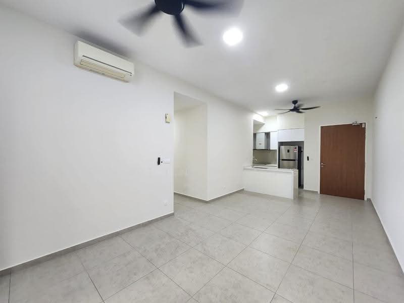 Kediaman Servis untuk Dijual di Petalz Residences - Austin Phang - Living Room - PropertyGuru.com.my