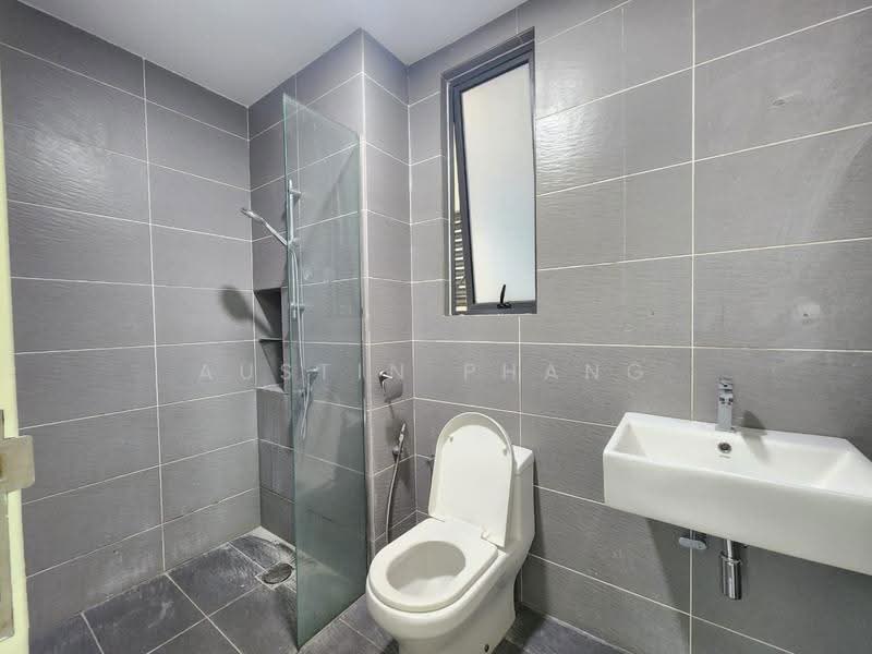 Kediaman Servis untuk Dijual di Petalz Residences - Austin Phang - Bathroom - PropertyGuru.com.my