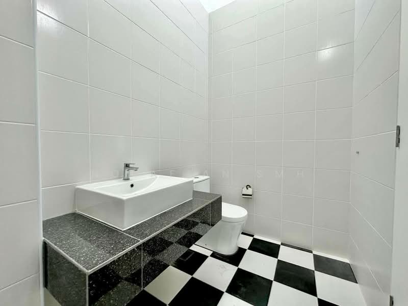 2-storey Terraced House for Sale in Eco Majestic (Semenyih) - Norafian SMH - Bathroom - PropertyGuru.com.my