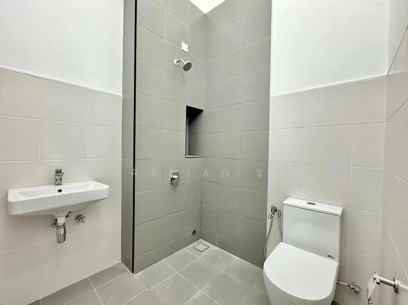 2-storey Terraced House for Sale in Eco Majestic (Semenyih) - Norafian SMH - Bathroom - PropertyGuru.com.my