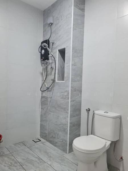 Kondominium untuk Dijual di KSL Residence 2 @ Kangkar Tebrau - Healer Lau - Bathroom - PropertyGuru.com.my