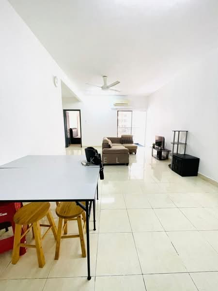 Kondominium untuk Disewa di Pelangi Utama - Yu Kelwis - Living Room - PropertyGuru.com.my