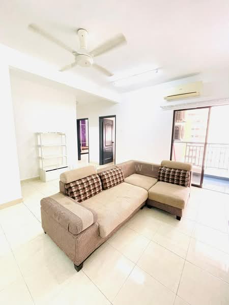 Kondominium untuk Disewa di Pelangi Utama - Yu Kelwis - Living Room - PropertyGuru.com.my