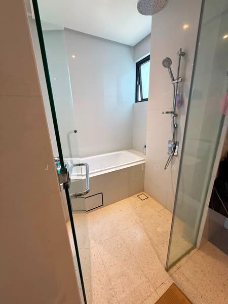 Kediaman Servis untuk Dijual di Service Suites @ Pavilion Embassy - Jenson Low - Bathroom - PropertyGuru.com.my