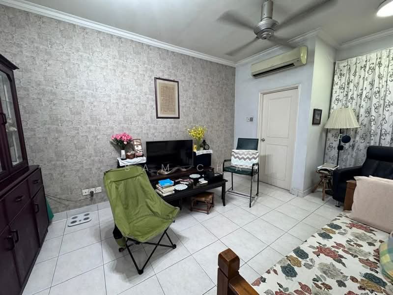 1.5-storey Terraced House for Sale in Taman Molek (Johor Bahru) - Sam Chai - Living Room - PropertyGuru.com.my