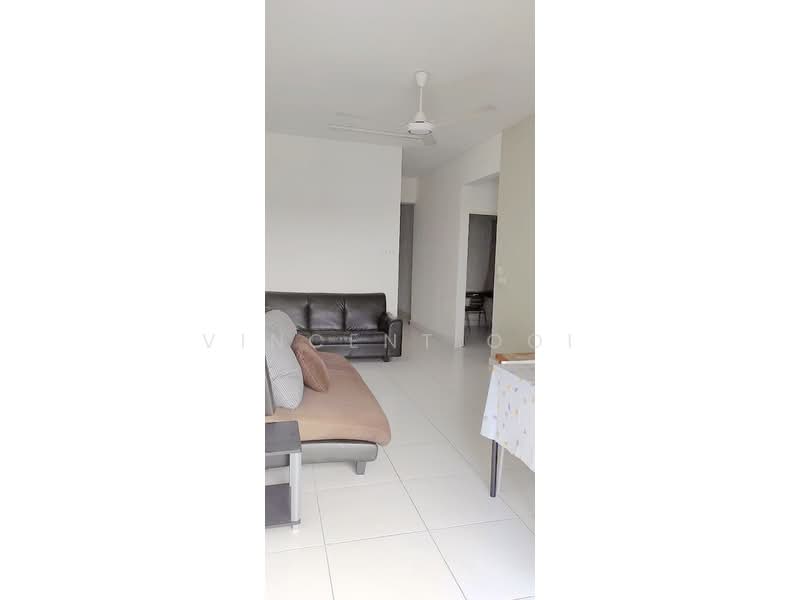 Kondominium untuk Dijual di Elit Heights @ Bayan City - Vincent Ooi - Living Room - PropertyGuru.com.my
