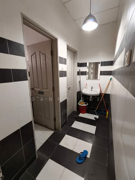 Shop / Office untuk Disewa di Bandar Indahpura (Kulai) - Danny See - Bathroom - PropertyGuru.com.my