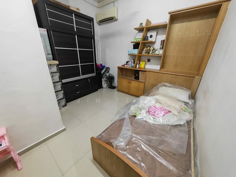 Rumah Teres 2-Tingkat untuk Dijual di Taman Ungku Tun Aminah (Skudai) - Jin Teok - Bedroom - PropertyGuru.com.my