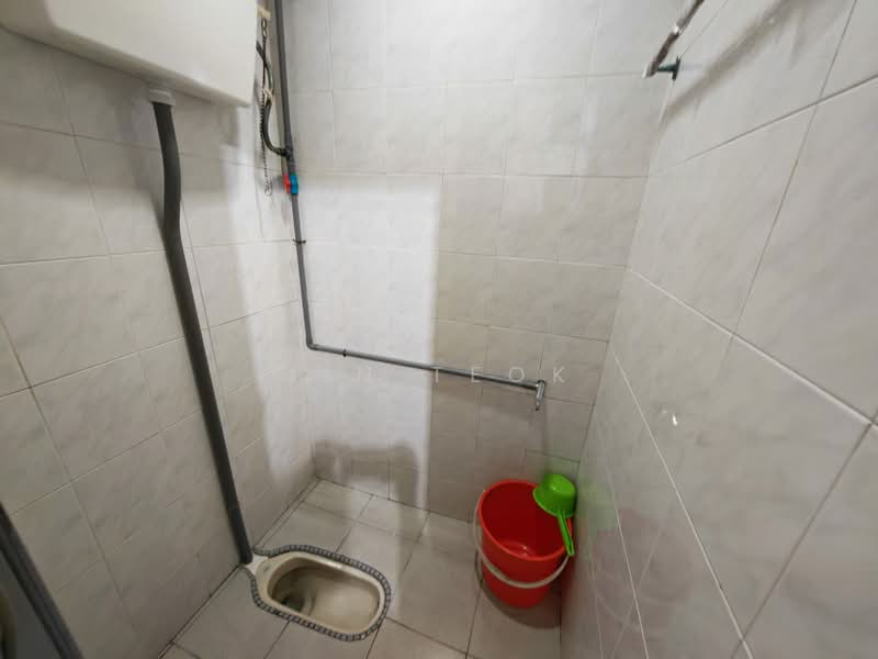 Rumah Teres 2-Tingkat untuk Dijual di Taman Ungku Tun Aminah (Skudai) - Jin Teok - Bathroom - PropertyGuru.com.my