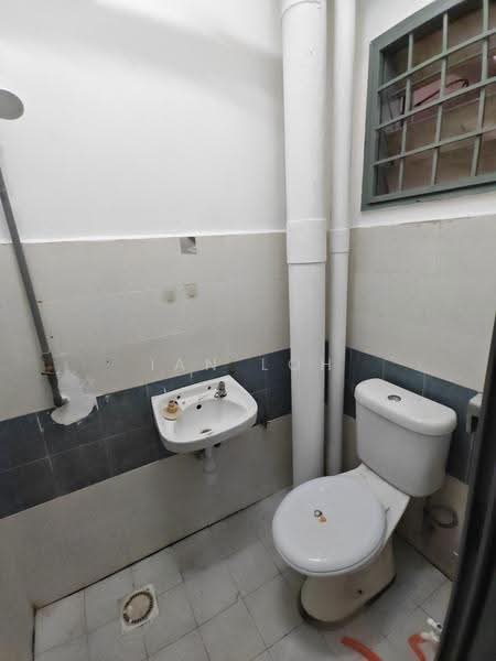Pangsapuri untuk Dijual di Putra Ria Apartment - Ian Loh - Bathroom - PropertyGuru.com.my