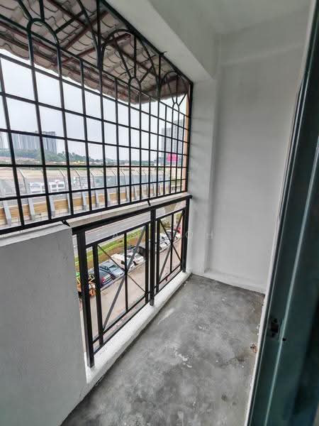 Pangsapuri untuk Dijual di Putra Ria Apartment - Ian Loh - Balcony - PropertyGuru.com.my