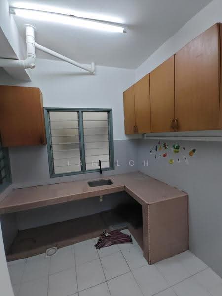 Pangsapuri untuk Dijual di Putra Ria Apartment - Ian Loh - Kitchen - PropertyGuru.com.my